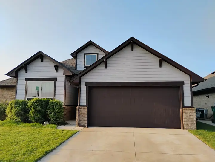 Exterior house painting in Yukon, OK